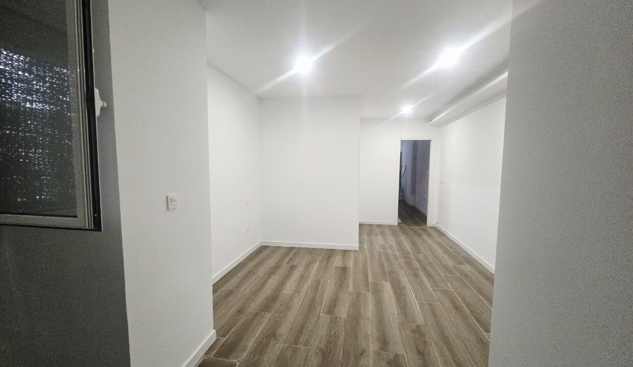 1000254528