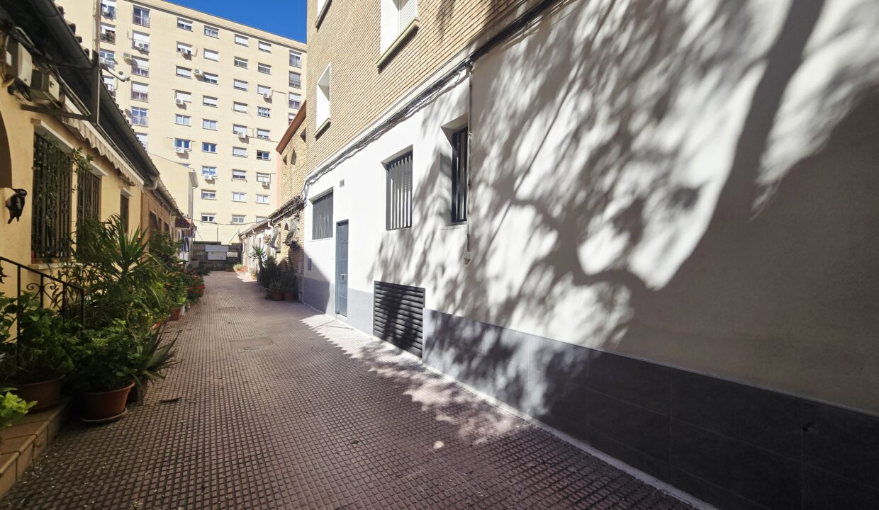 1000254571